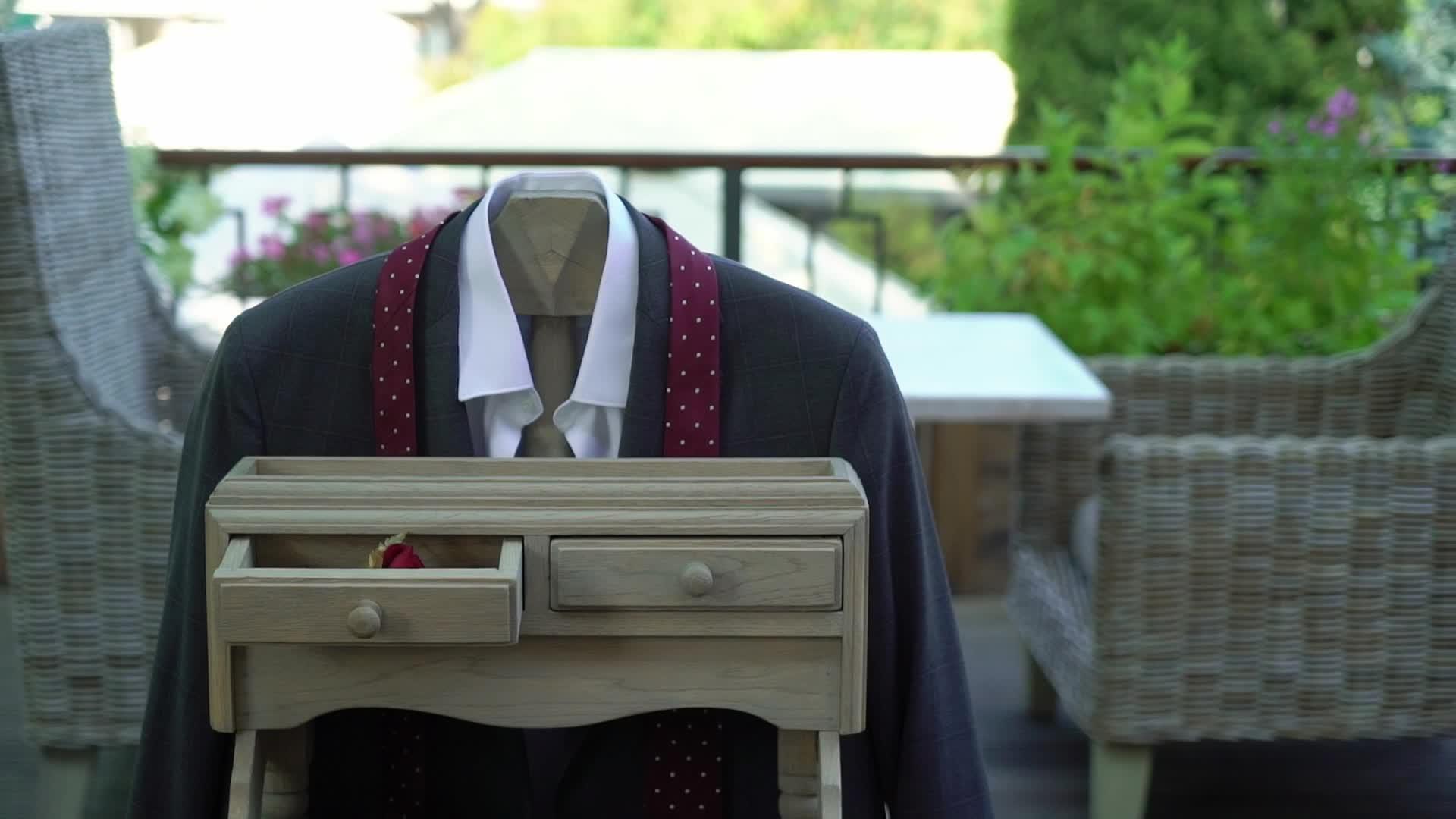 男士时装外套领带和衬衫新郎婚礼风格视频的预览图