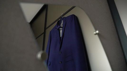男士时尚服装夹克领结新郎婚礼风格视频的预览图
