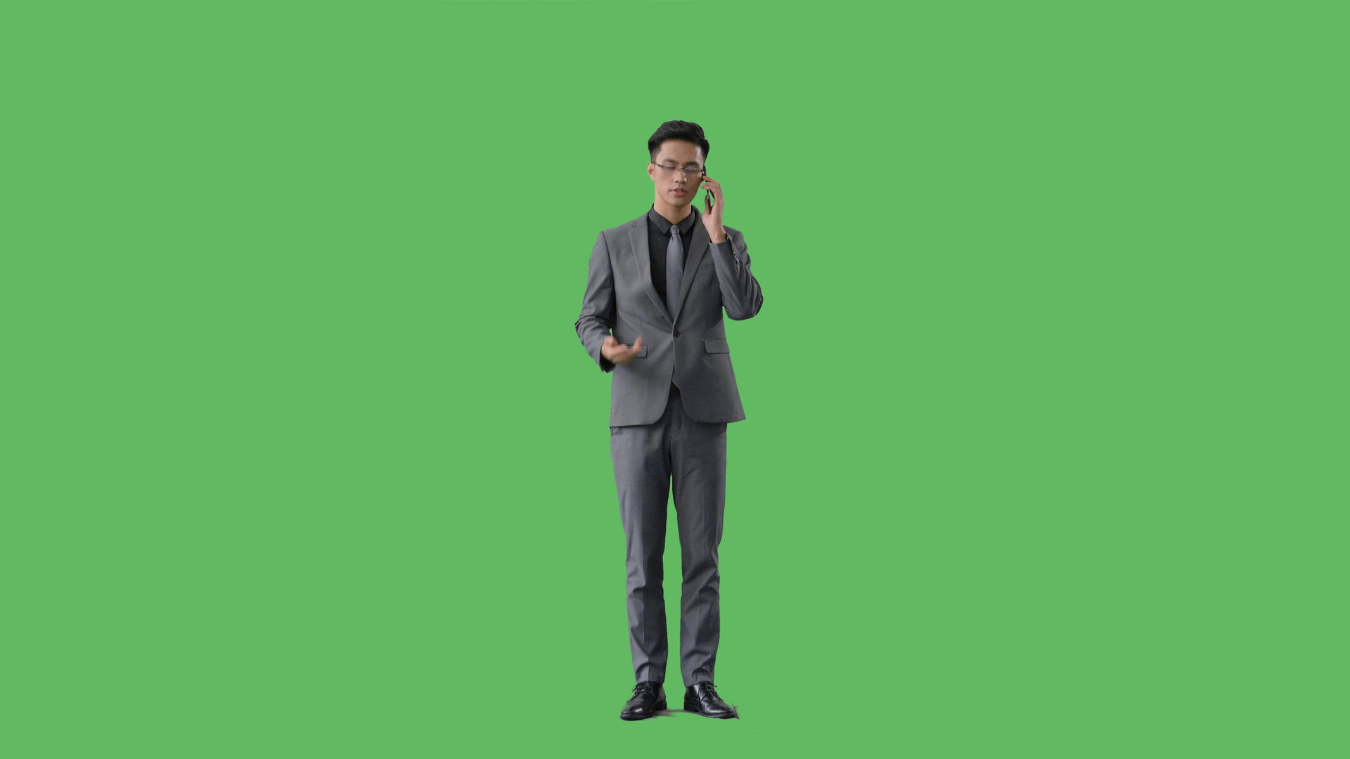 4k绿幕合成抠像商务人士打电话视频的预览图