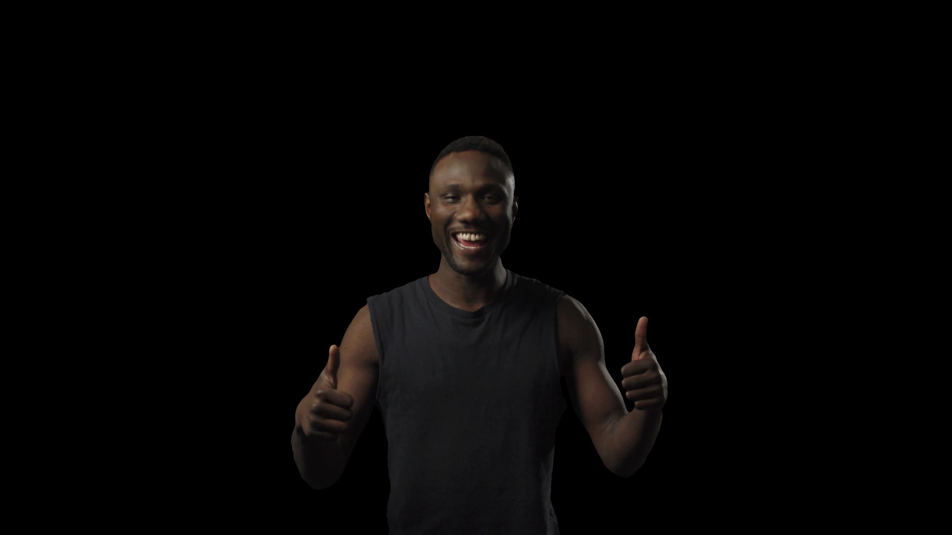 年轻的黑人男子用牙齿微笑着举起两个拇指视频的预览图