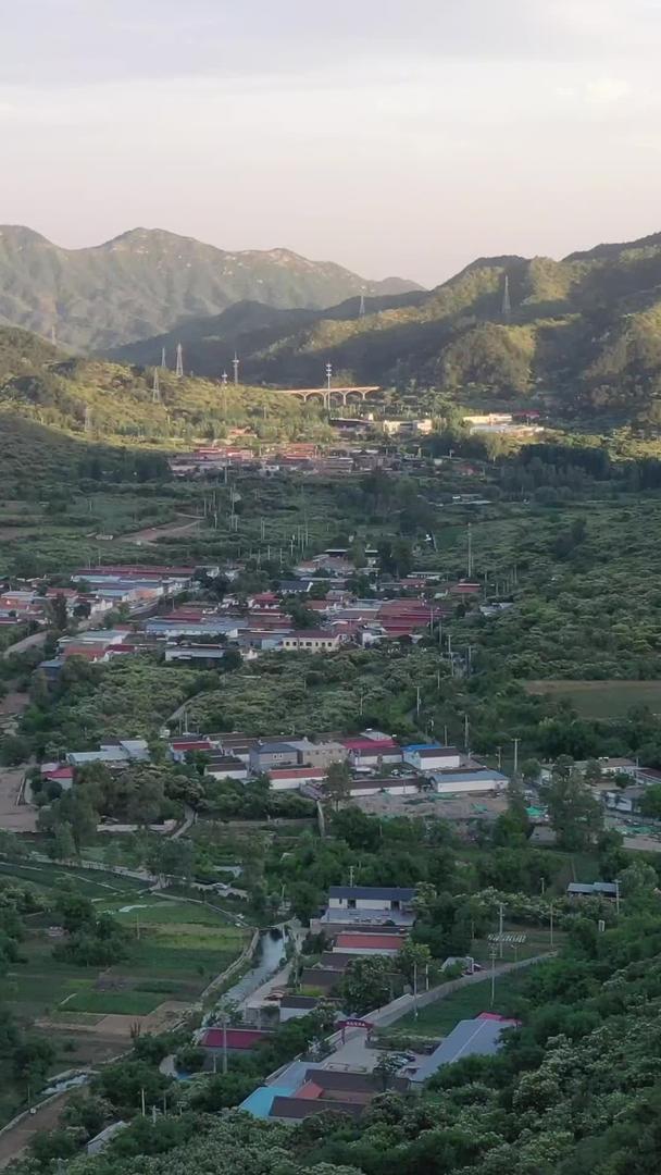 山中的自然村落视频的预览图