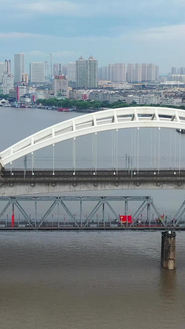 哈尔滨松花江滨洲铁路桥航拍视频视频的预览图