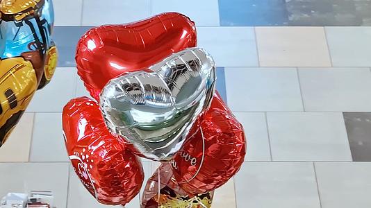 520情人节爱心气球视频的预览图