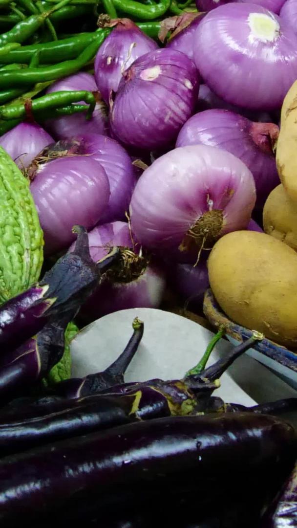 高清蔬菜收集菜市场菜摊视频的预览图