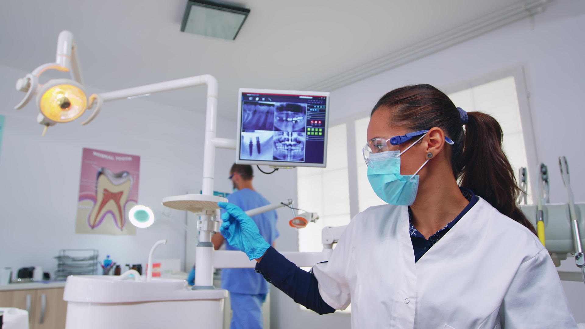 当看牙医要求牙科X光检查时患者需要牙科X光检查视频的预览图