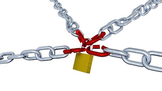 金属链的四个红色链接锁着锁视频的预览图
