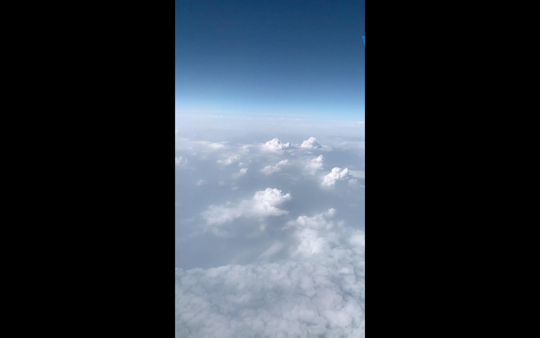 机舱外白云视频的预览图
