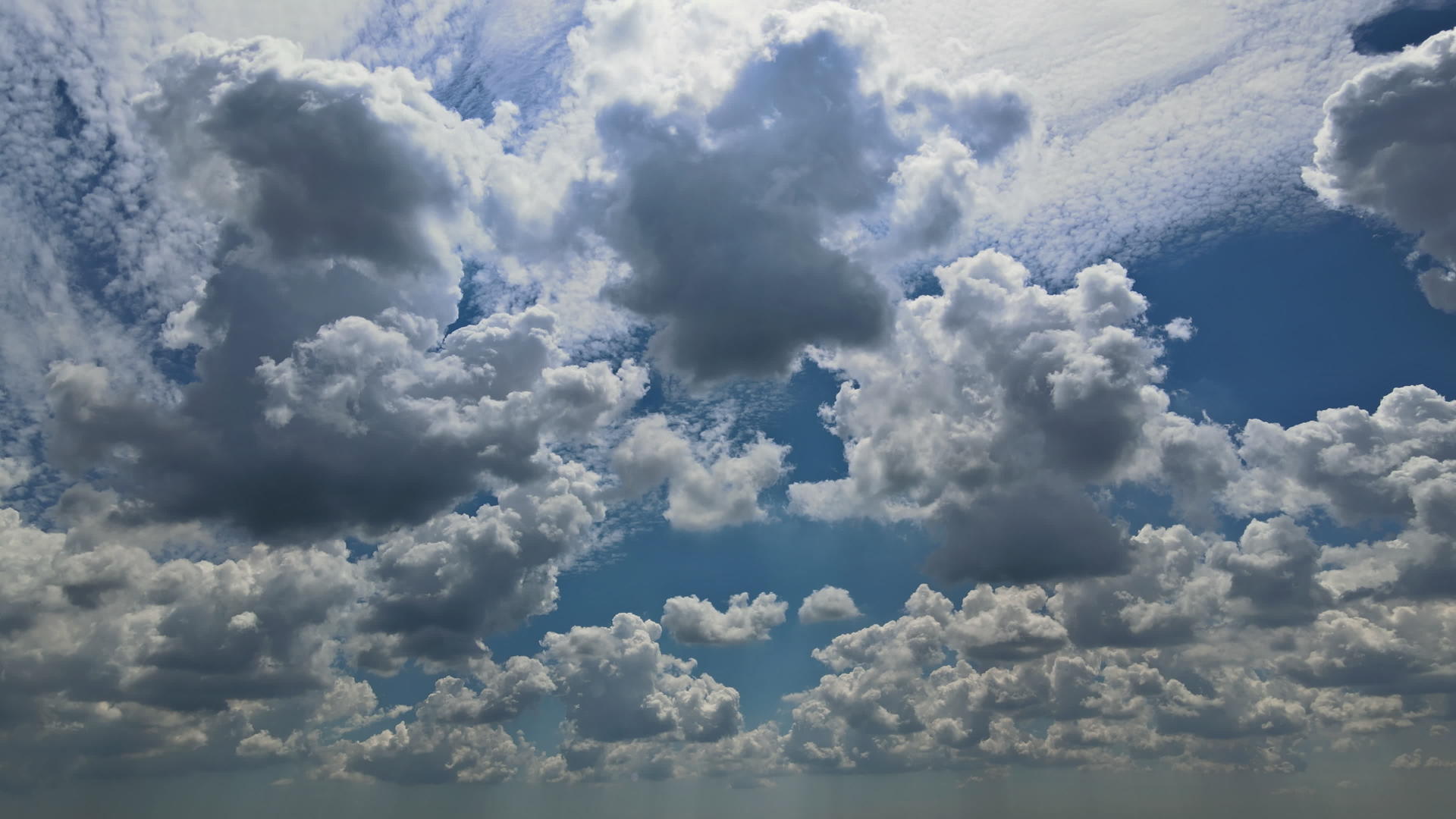 晴天清空白云蓝天清空一天折叠的场景视频的预览图