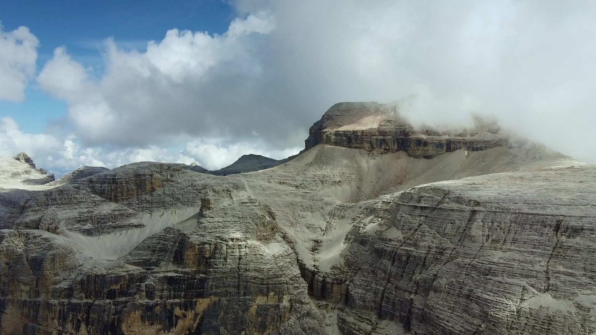 意大利多洛米特山顶的风景视频的预览图