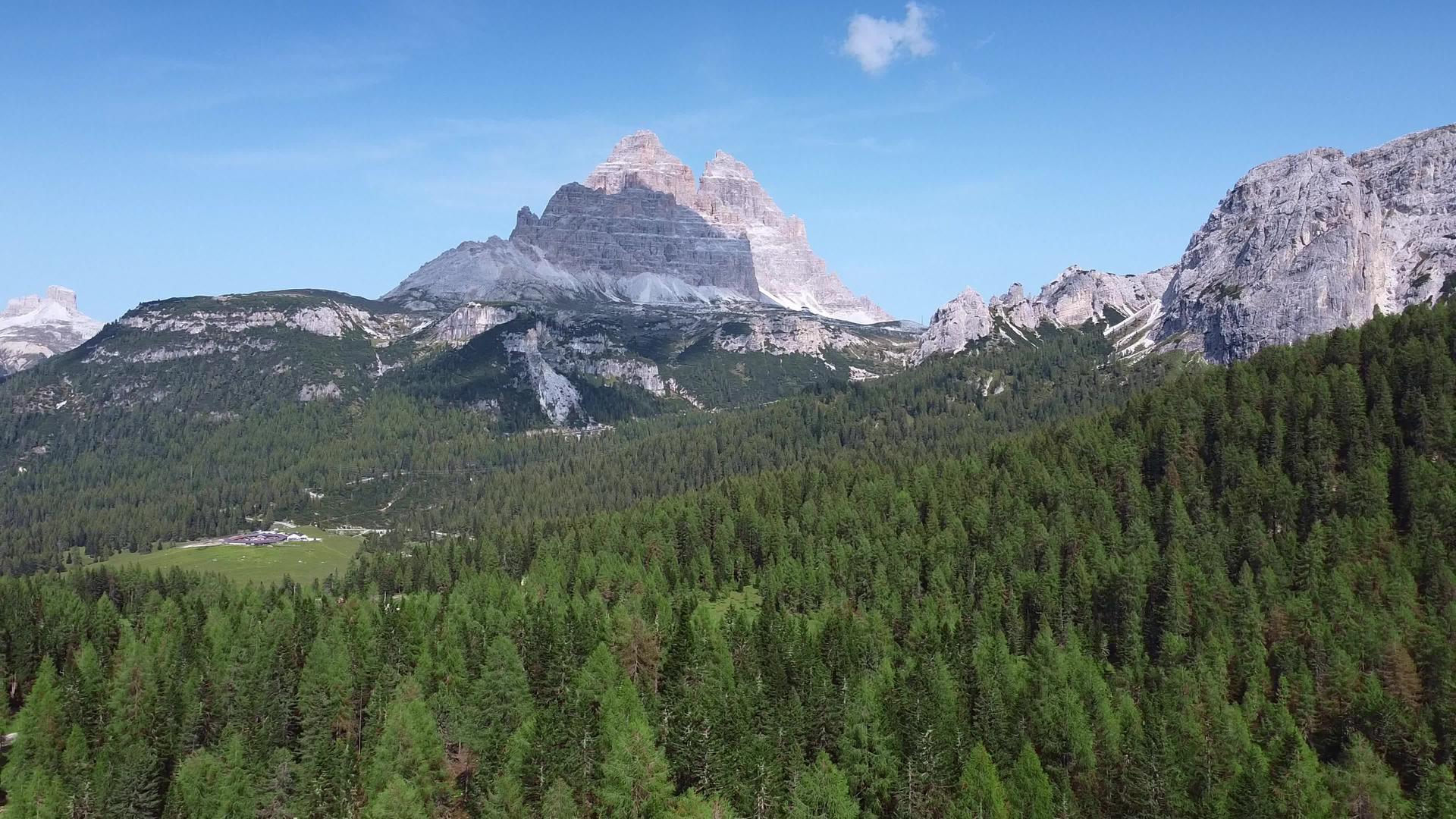 意大利河的三座山峰视频的预览图