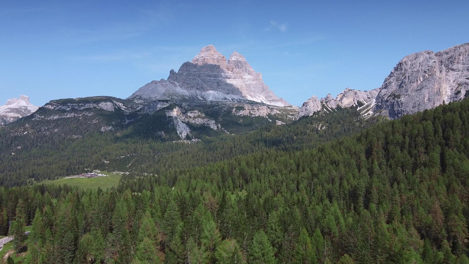 意大利河的三座山峰视频的预览图