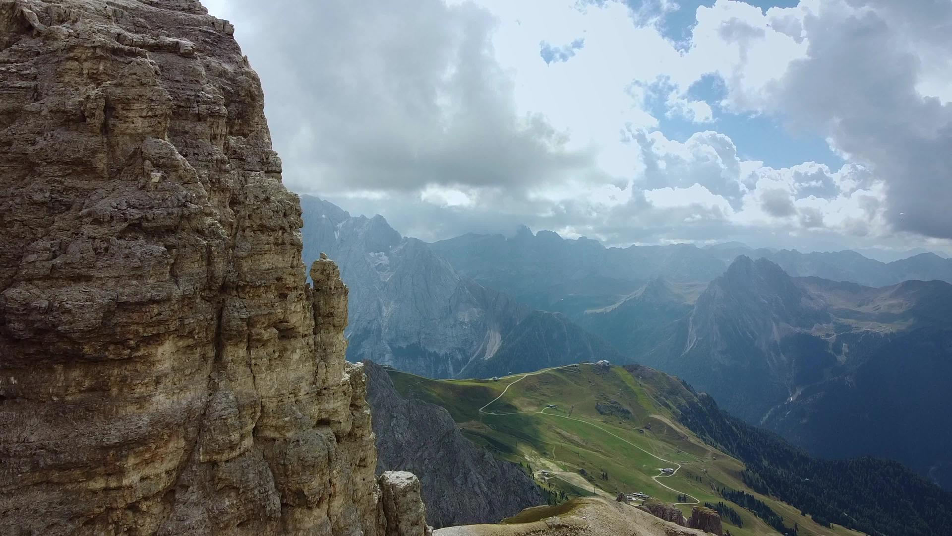 飞往意大利的多洛米特山脉视频的预览图