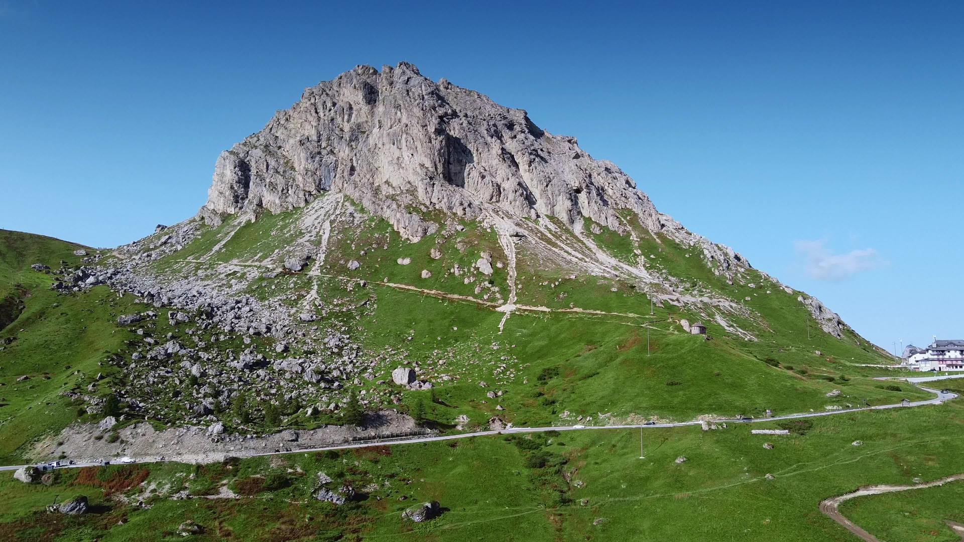 意大利的多洛米山峰视频的预览图
