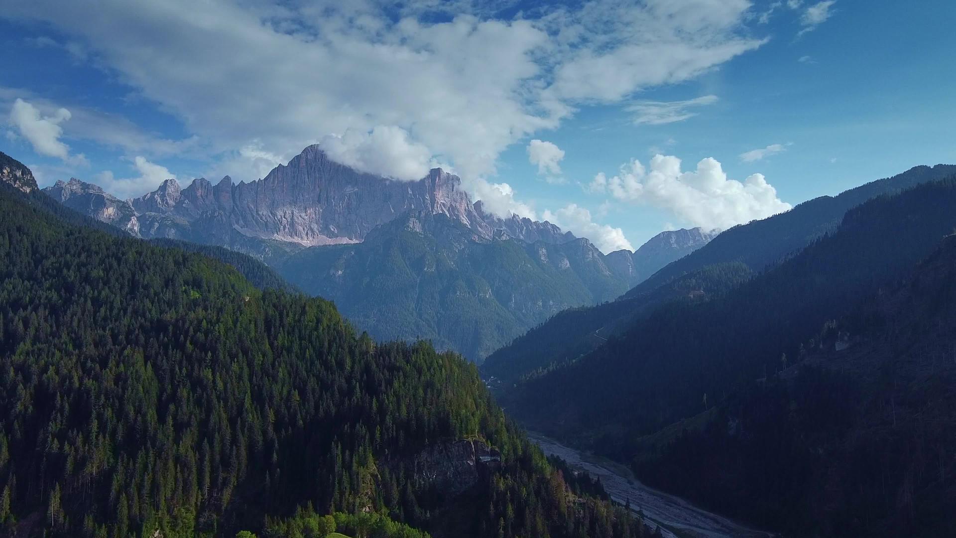 观察意大利雅利安山的多洛米特人视频的预览图