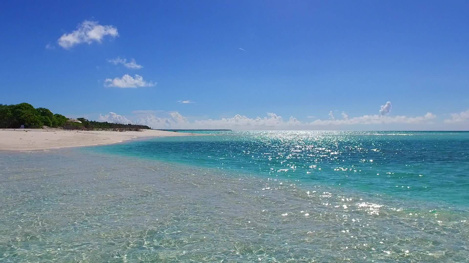 热带海岸线海滩海滩背景复制了透明的海洋和沙洲视频的预览图