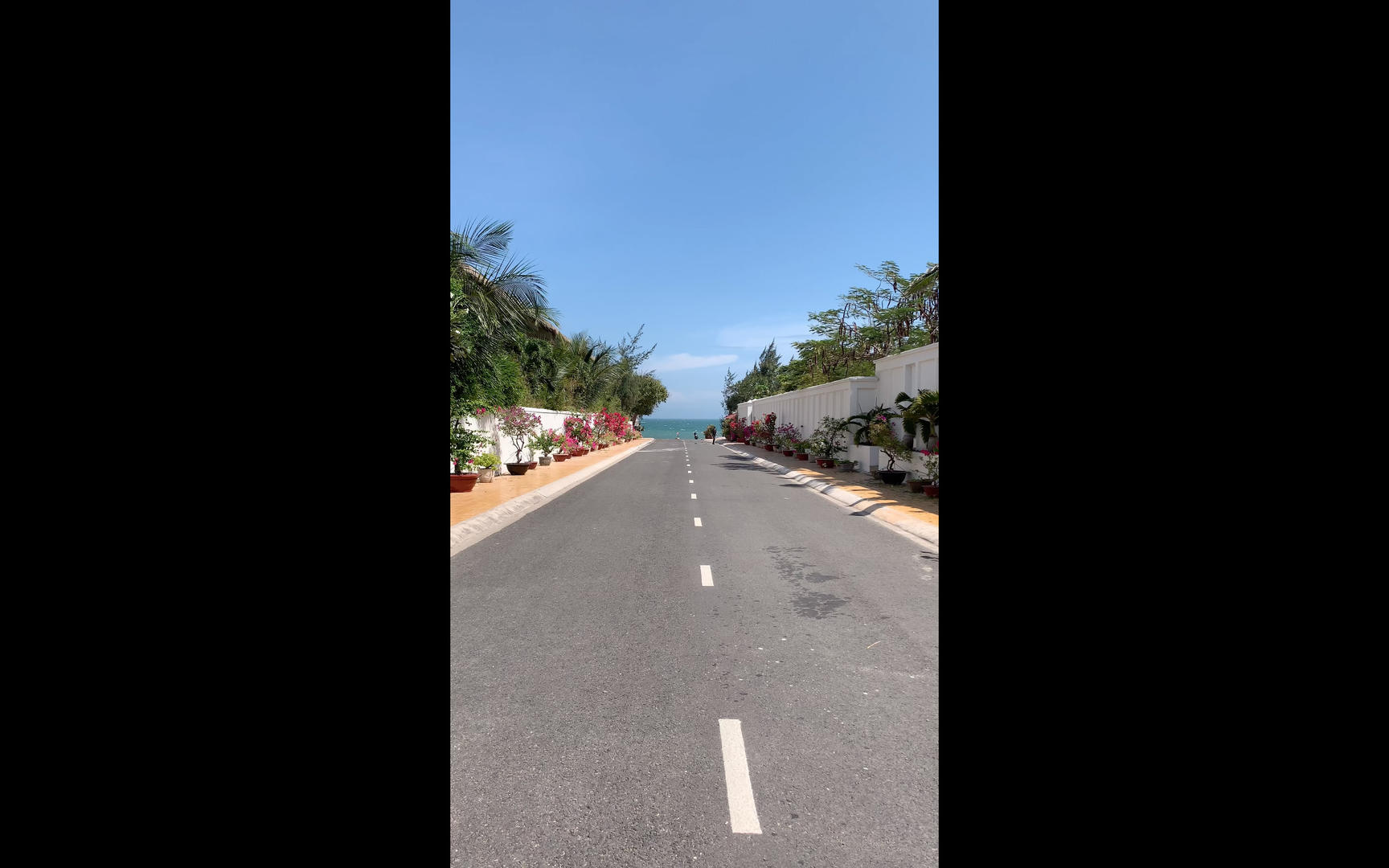 东南亚海边小岛公路竖屏4K视频视频的预览图
