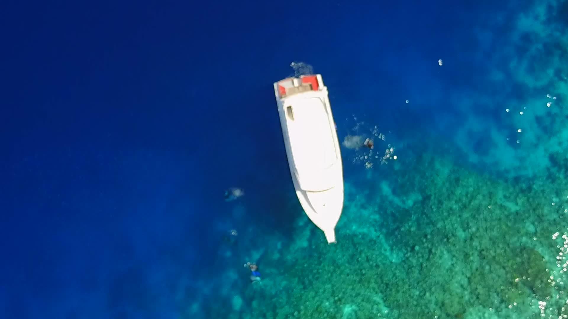 海洋旅游海滨航行的宽角性质在白沙度假胜地附近视频的预览图