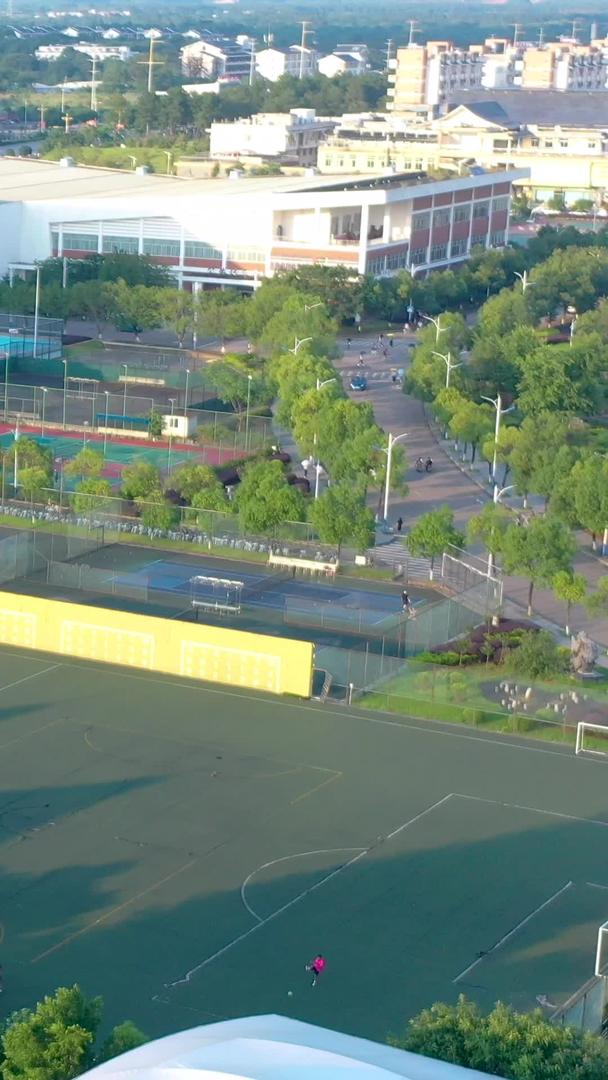 校园足球网球场运动区航拍视频的预览图