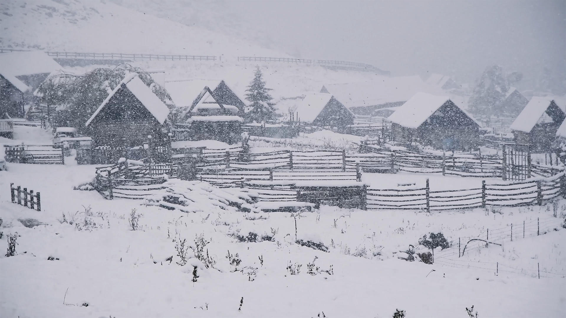 4K禾木契巴罗依村雪景视频的预览图