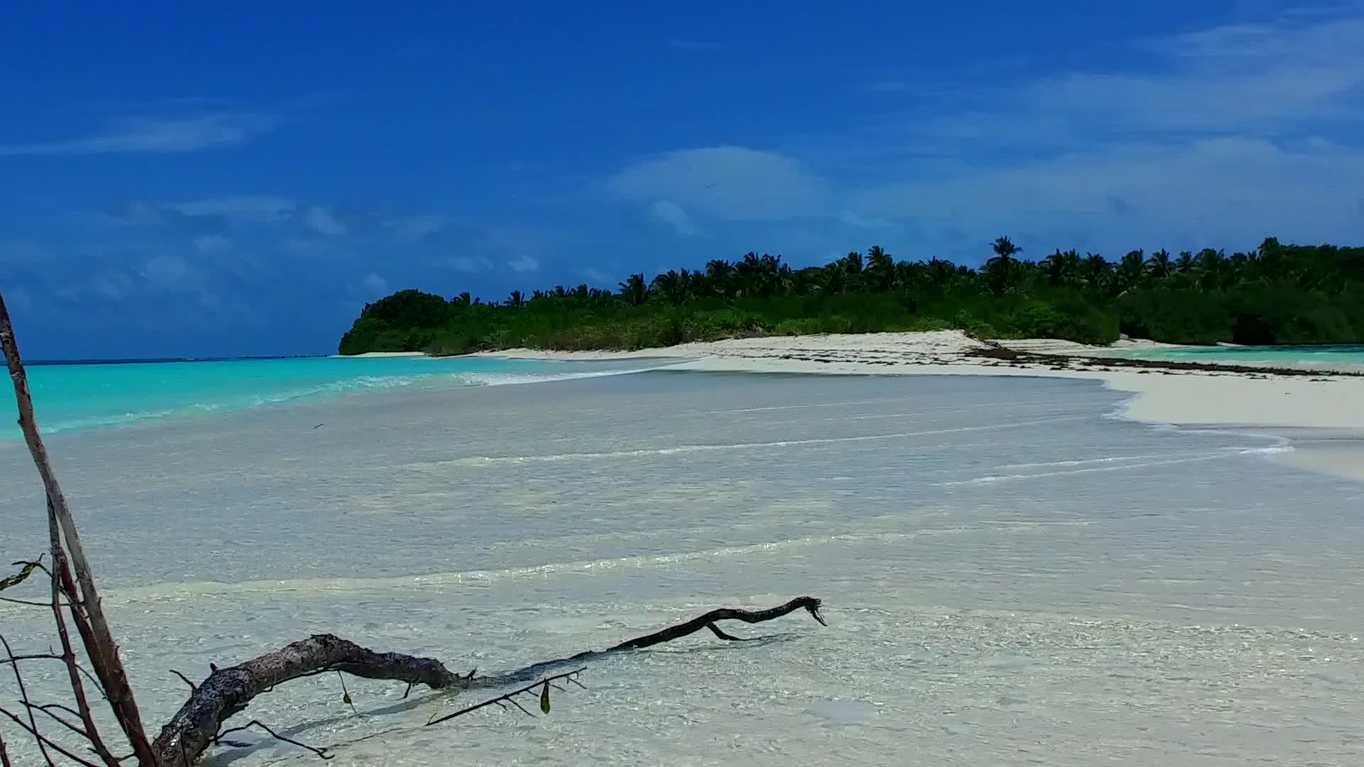 海滩度假活动在清海和沙堤附近清洁海滩背景AAC.96视频的预览图