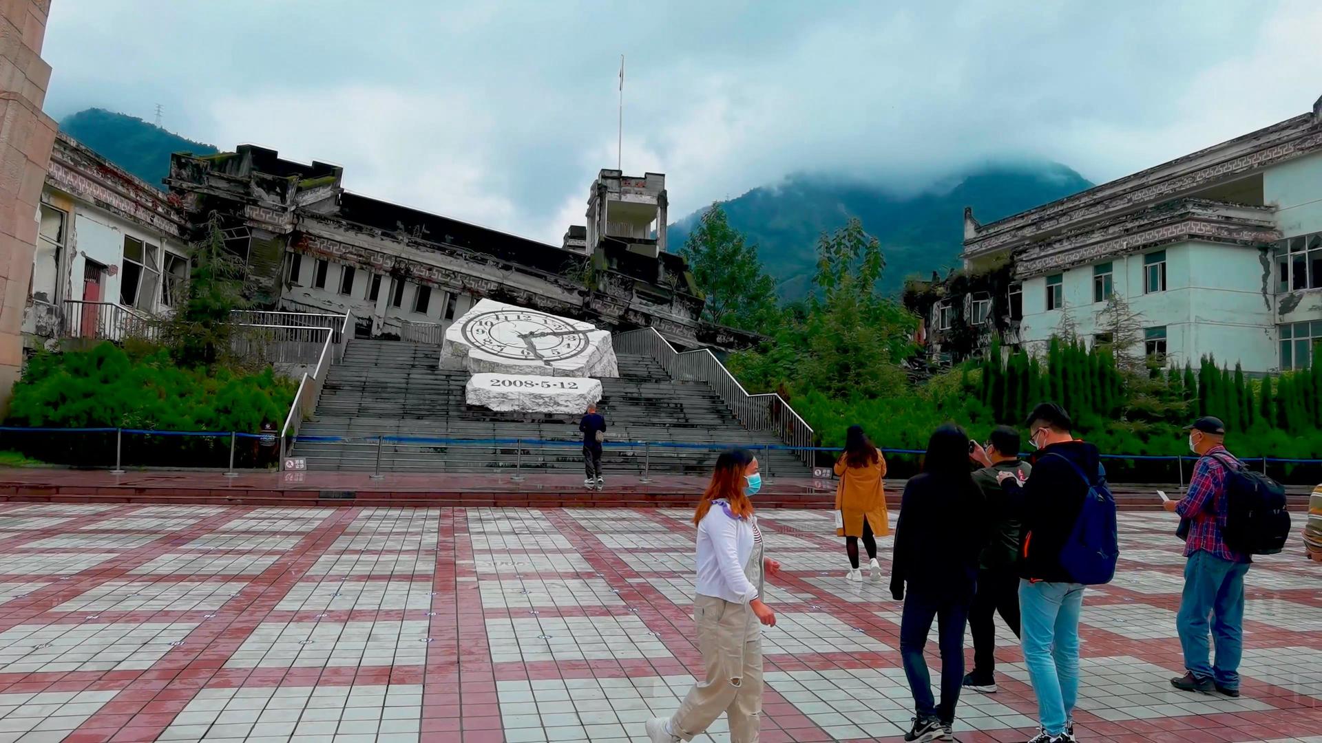爱国主义教育基地四川汶川大地震漩口中学遗址中心广场4K素材视频的预览图
