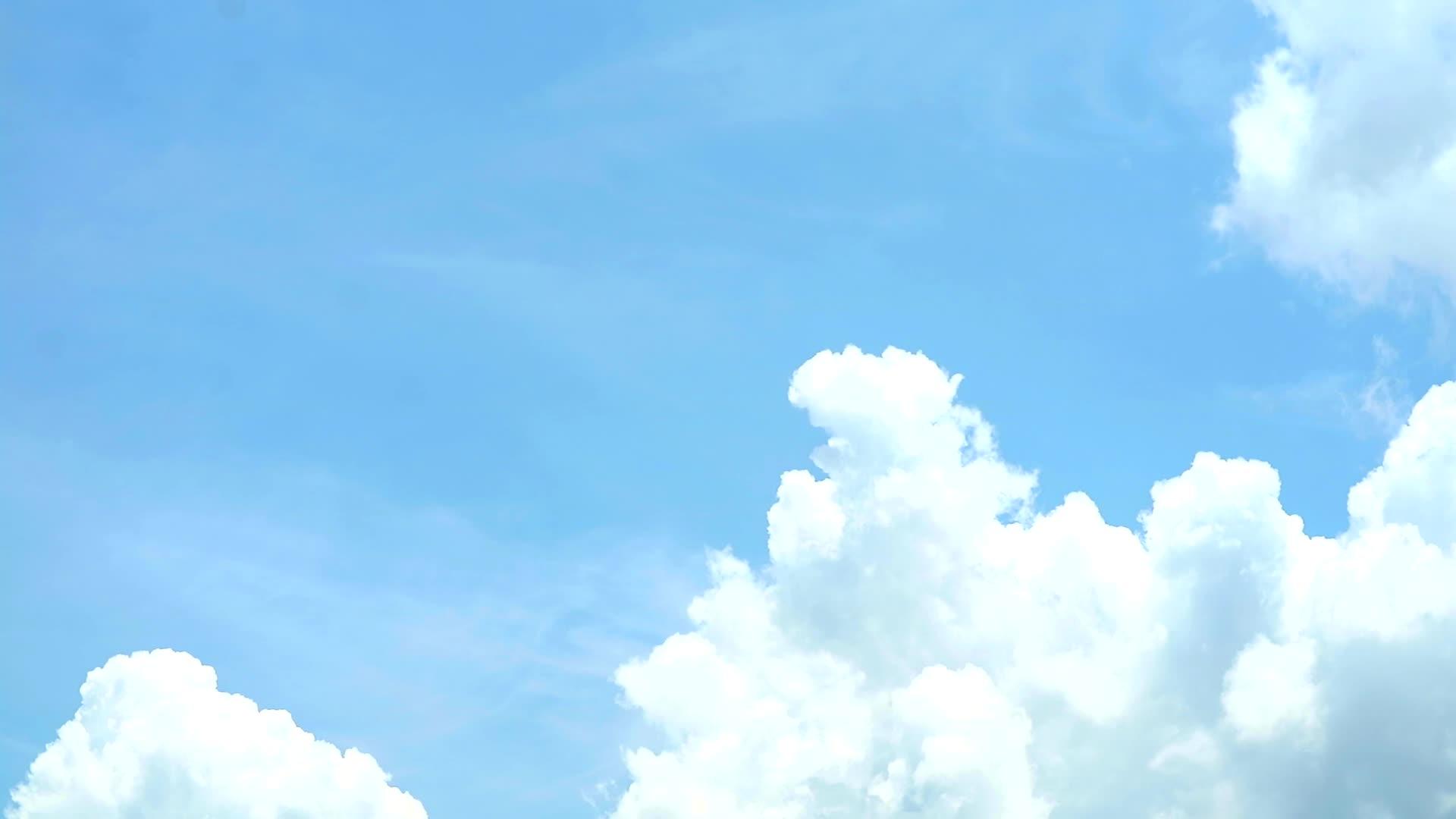蓝天白云风向的波浪距离视频的预览图