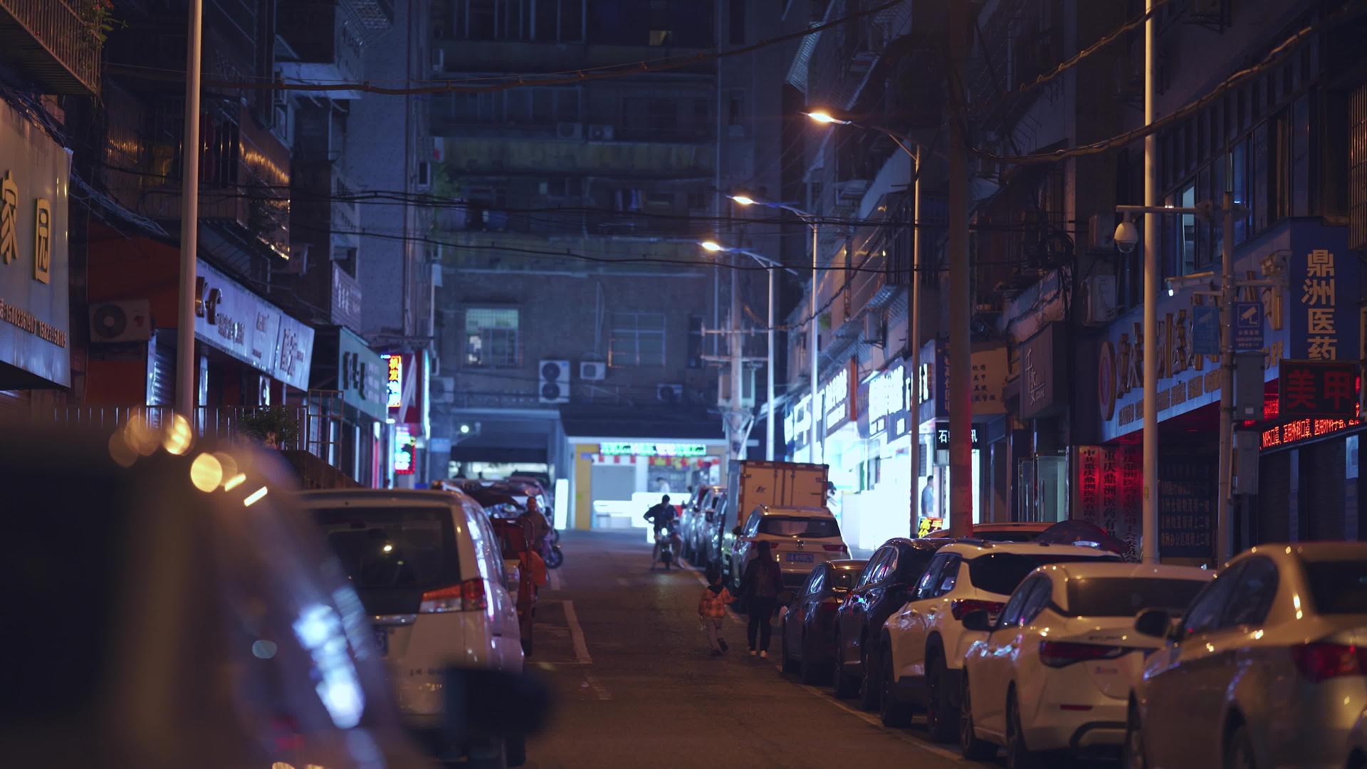 城市街景夜景4k实拍街道空镜视频的预览图
