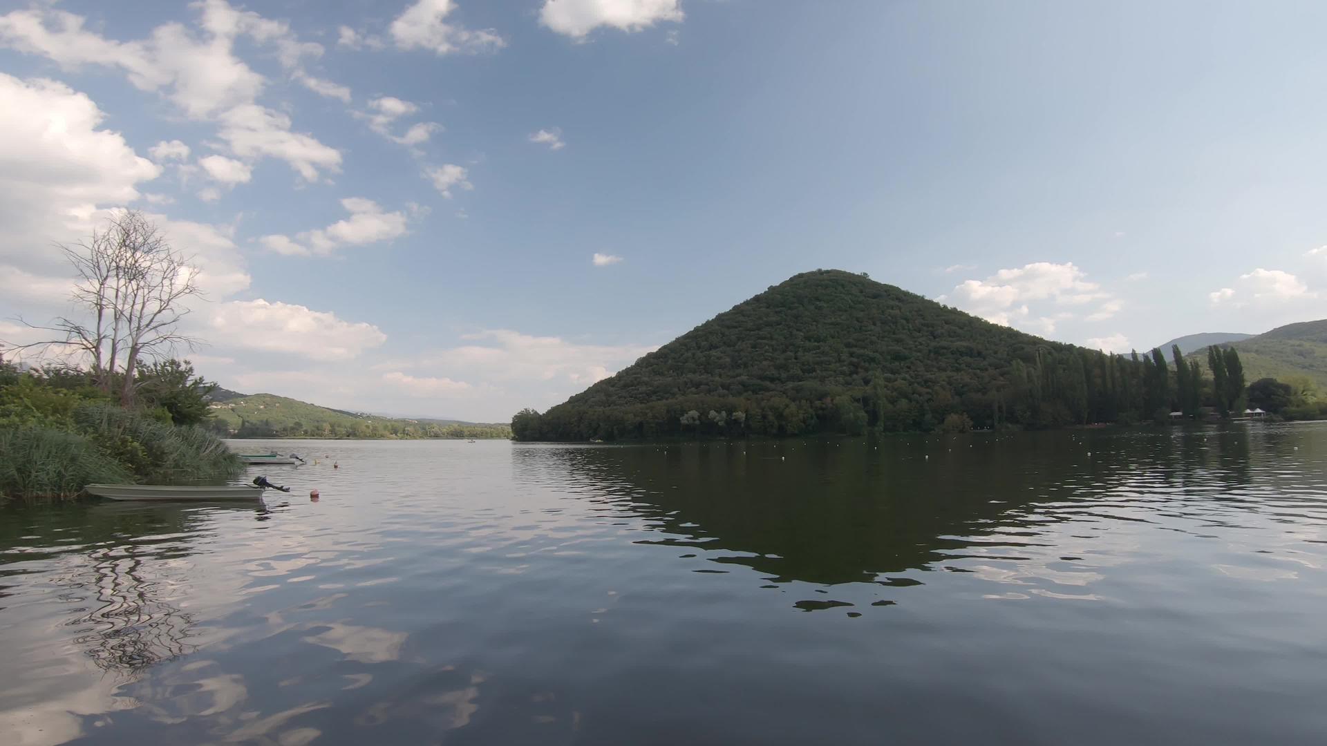 佩迪卢科湖及其岛屿视频的预览图