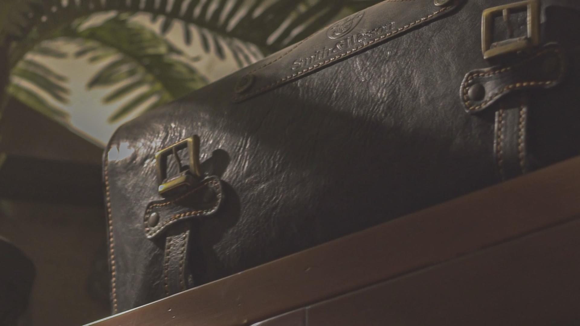 旧皮革2号手提箱视频的预览图