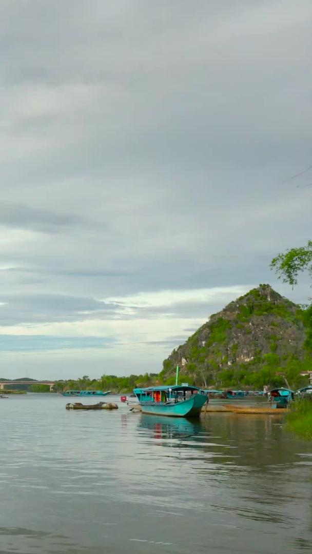 越南游船龙舟实拍视频的预览图