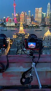 上海夜景拍摄4K竖版视频视频的预览图