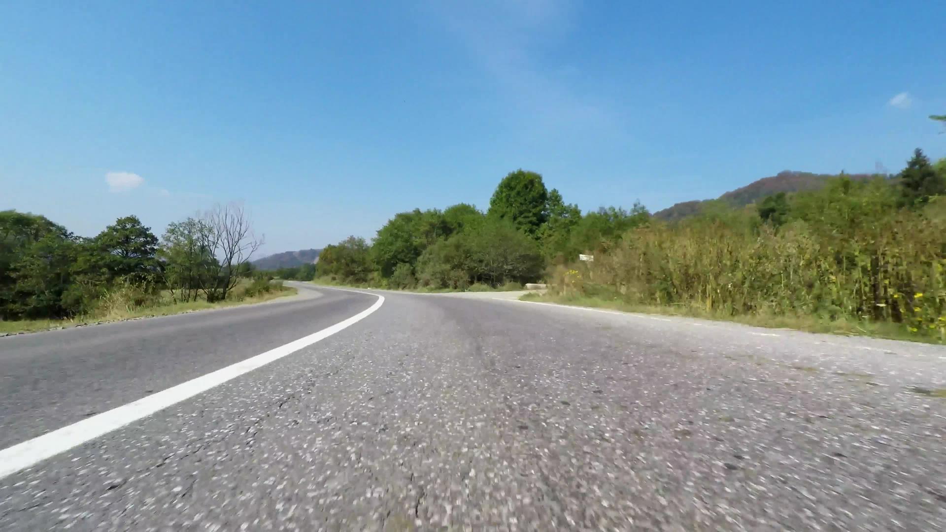 农村道路驾驶汽车外部摄像头视频的预览图