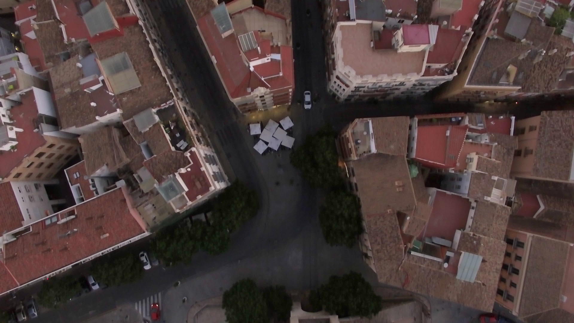 飞越西班牙瓦尔伦西亚的瑟拉诺塔视频的预览图