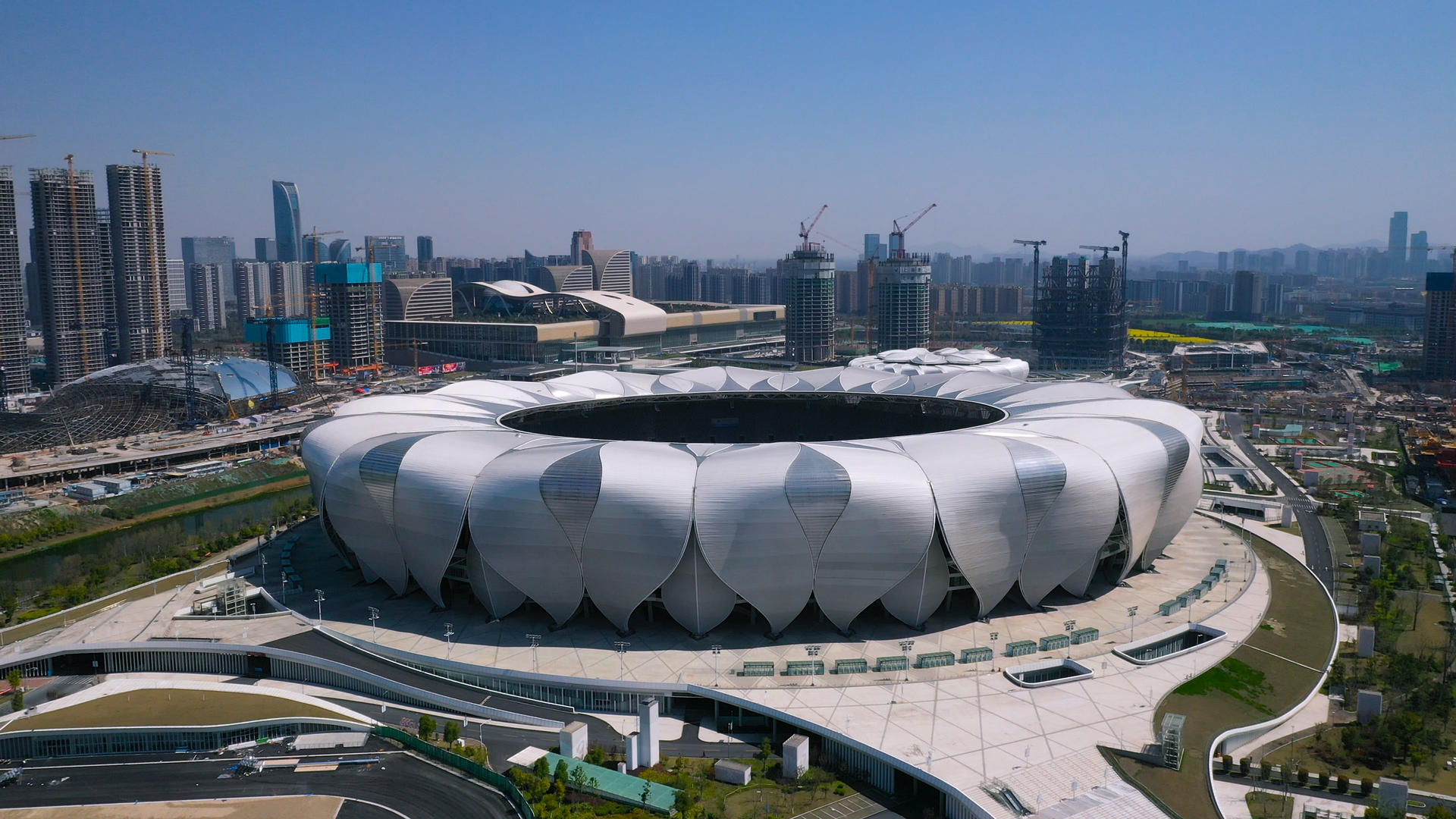 4K航拍2020年亚运会场馆 杭州奥体中心视频的预览图