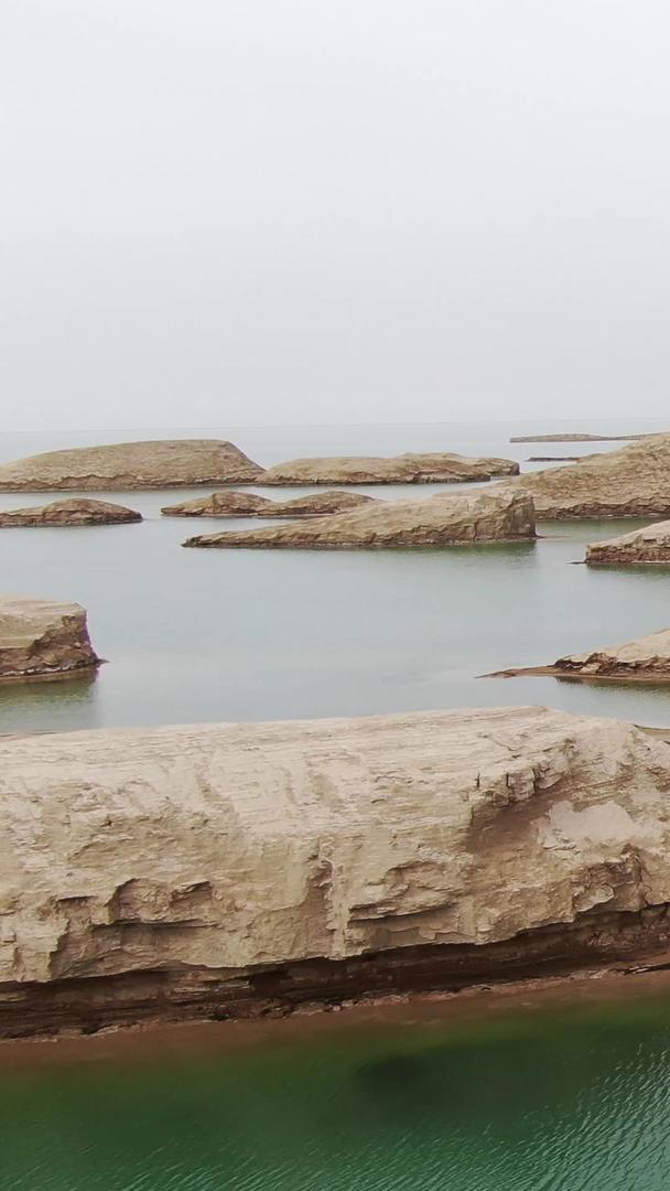 著名的青海旅游景点水上雅丹景区视频的预览图