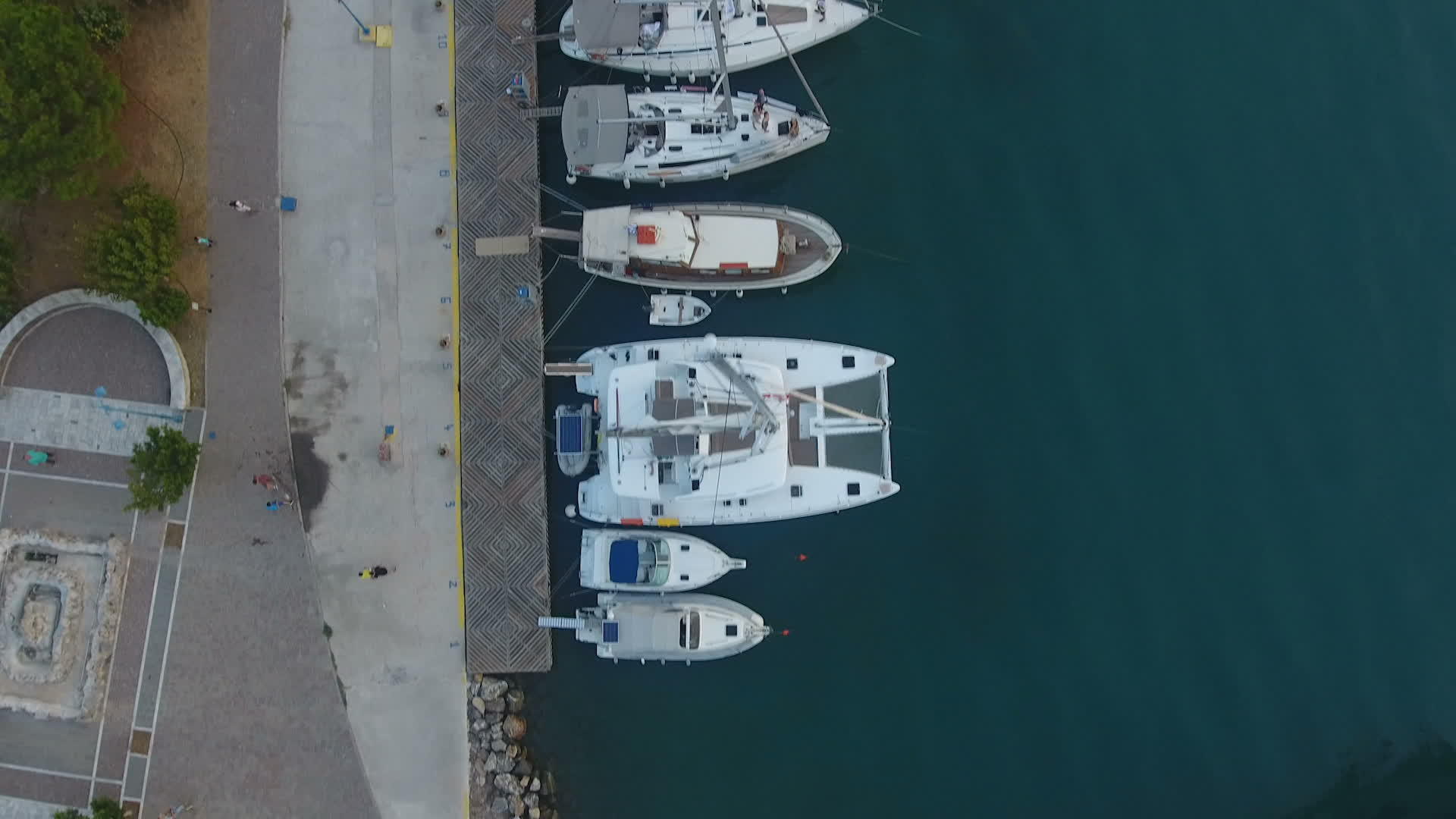 上面是游艇码头视频的预览图