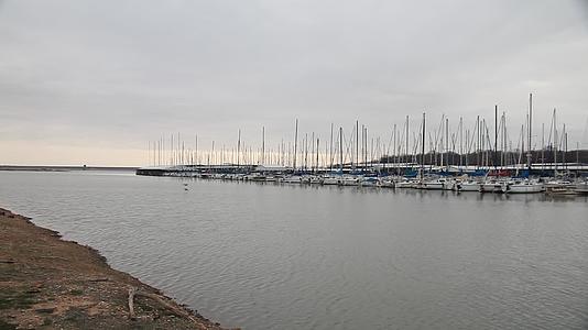 码头和帆船在德克萨斯湖葡萄藤湖视频的预览图