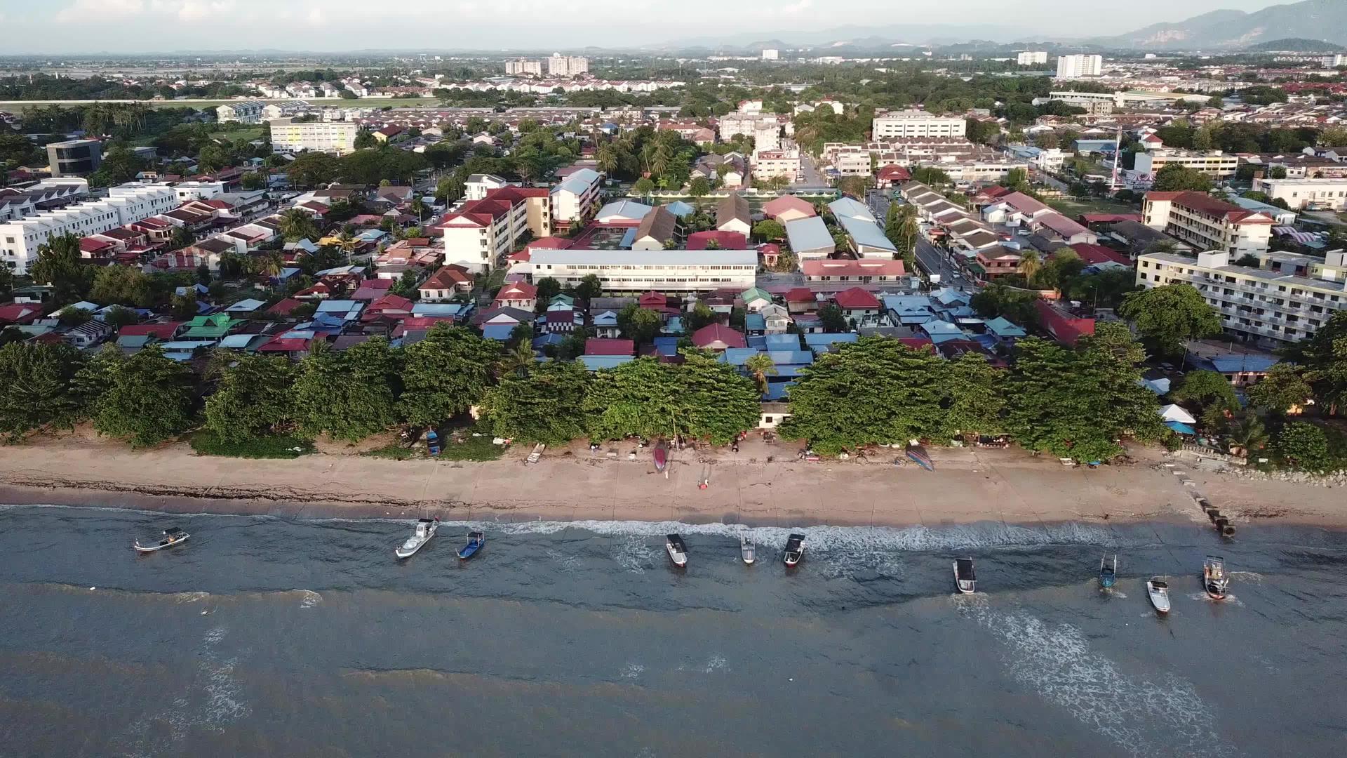 从Baganajam回家的渔民视频的预览图