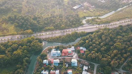 通往BukitMunyak工业园顶视图路面视频的预览图