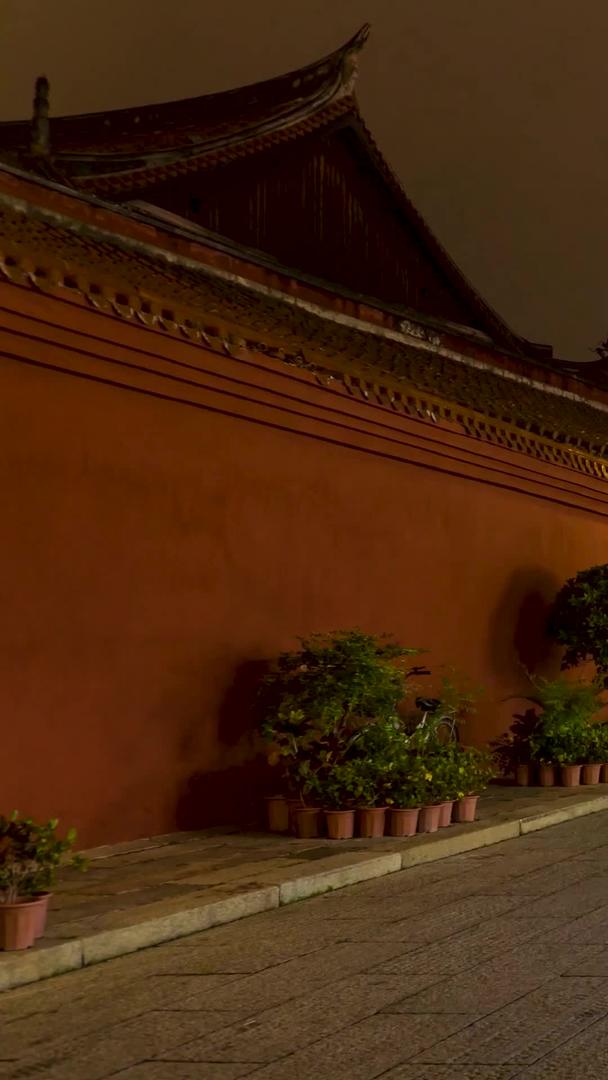 实拍福建漳州古城夜景延时摄影视频的预览图