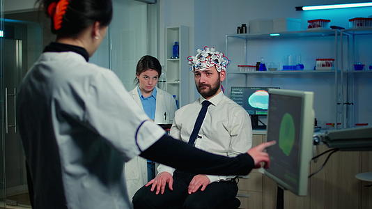 男性参加神经学实验的患者人数视频的预览图