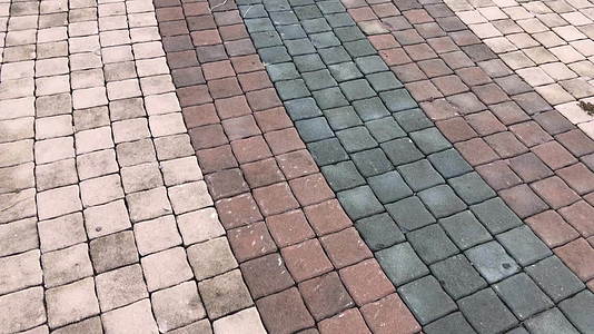 步行路的旧砖地板视频的预览图