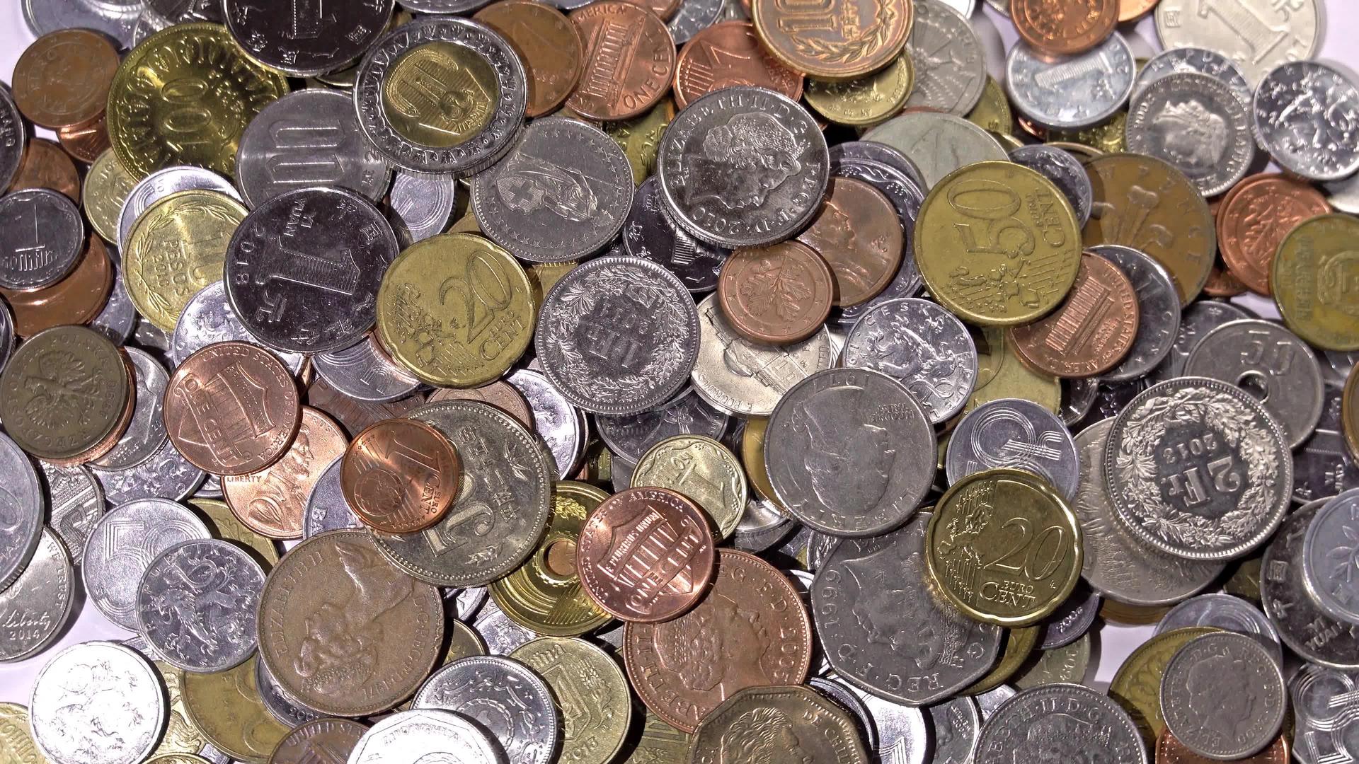 不同货币的金属硬币滚动视频的预览图