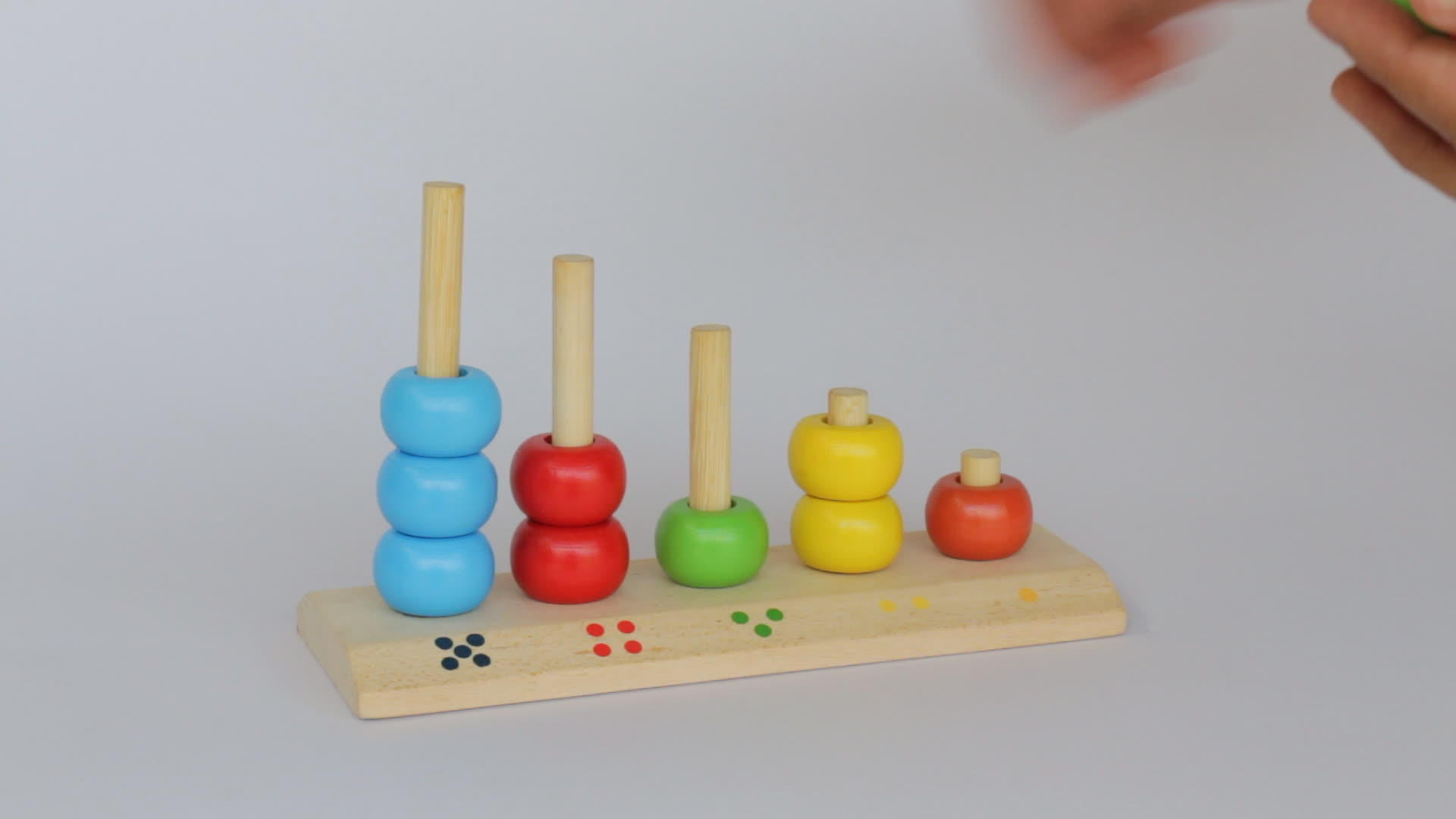 彩色西洋双陆棋木玩具演示视频的预览图