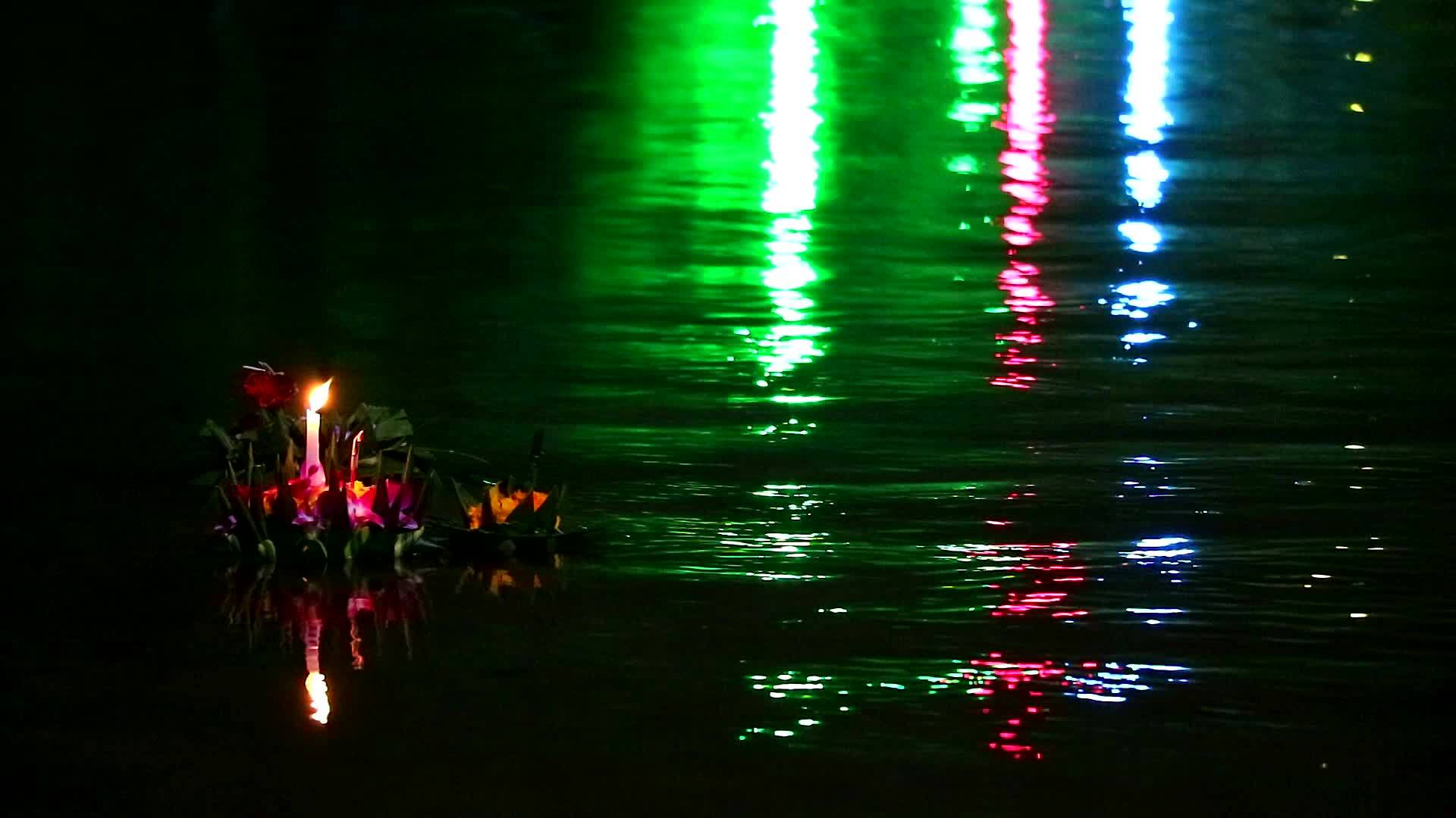 木克拉东节在水面上闪烁视频的预览图
