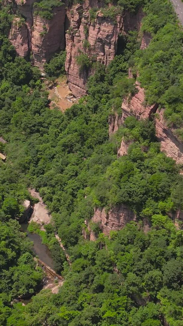 5A龙潭大峡谷景区奇特峡谷地貌航拍视频视频的预览图