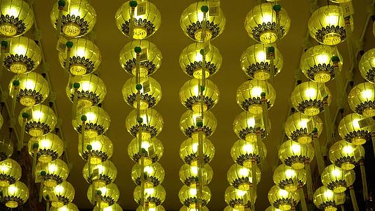 黄灯笼装饰在九帝庙视频的预览图