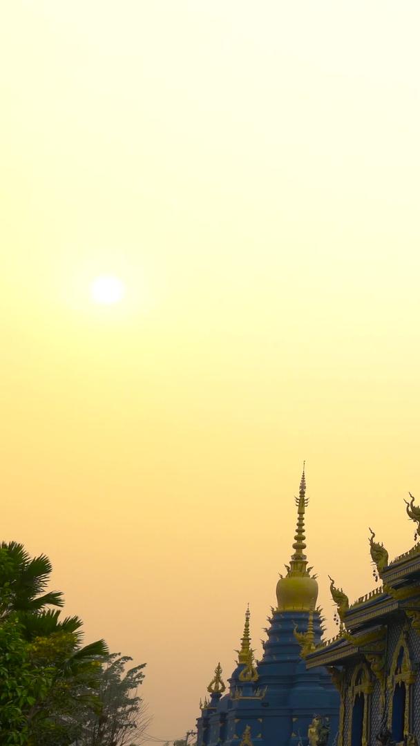 泰国清莱地标蓝庙实拍集合视频的预览图