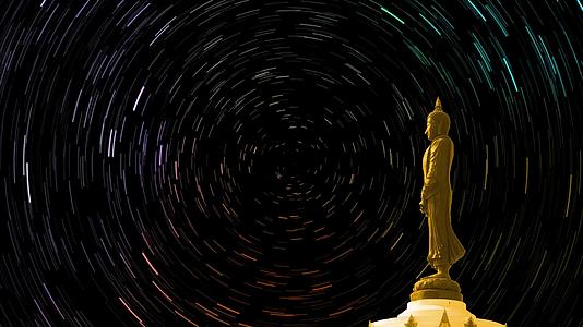 星星跟踪超时误差在天空中回到布泽佛陀看着七天的风格聚焦视频的预览图