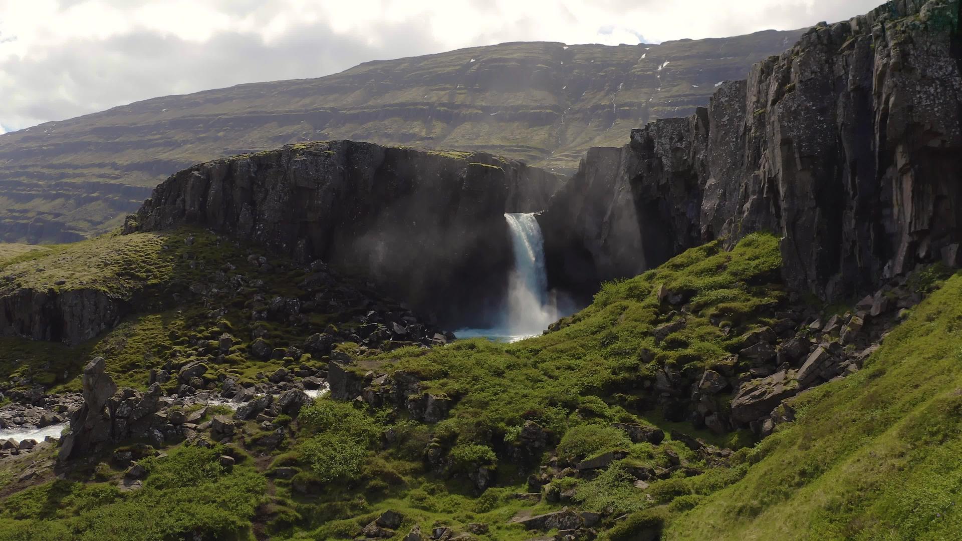 东冰原的folaldafos瀑布视频的预览图